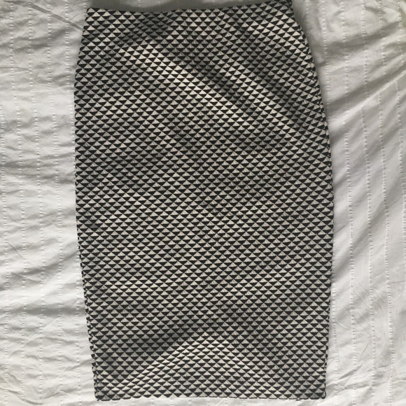 NWT Black and White H&M Pattern Pencil Skirt - Picture 1 of 4